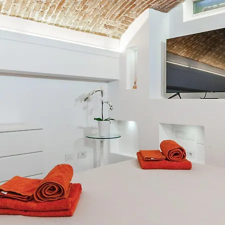 Orange M3 Duomo 12 Min Milano