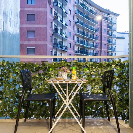 Apartment Lotus & Tulip - Vicino Navigli, City Life, Fiera, San Siro *