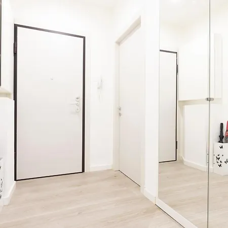 Apartment Lotus & Tulip - Vicino Navigli, City Life, Fiera, San Siro Milan