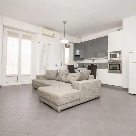 Apartment Grazioso In Bicocca Con Ac E Wi-fi Milan