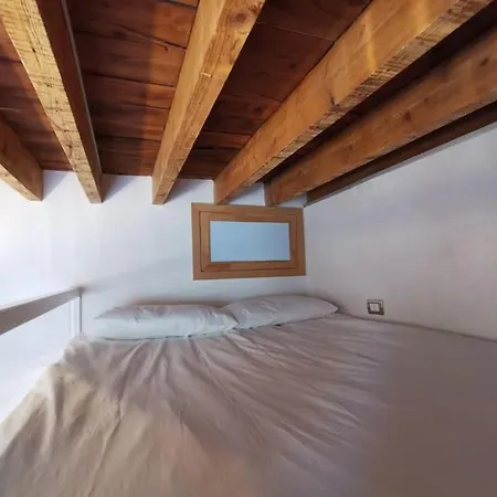 Metro Stop, Prada & Design Lejlighed Milano