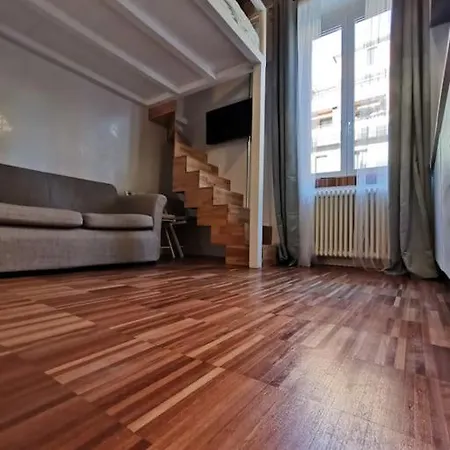 Metro Stop, Prada & Design Milano