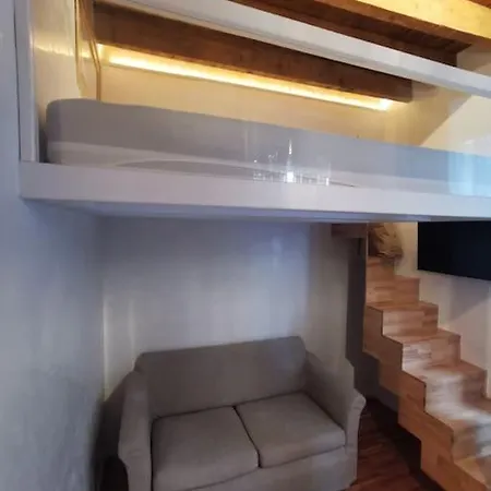 Metro Stop, Prada & Design Lejlighed