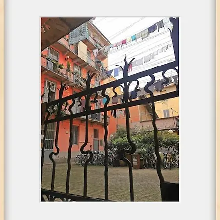 Lejlighed Metro Stop, Prada & Design