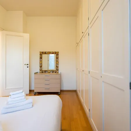 Serra 2br With Terrace By Halldis