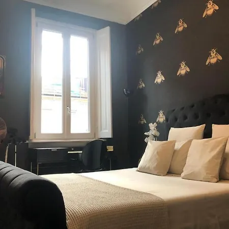 Lippi 42 Single Room's In With Garden Affittacamere *