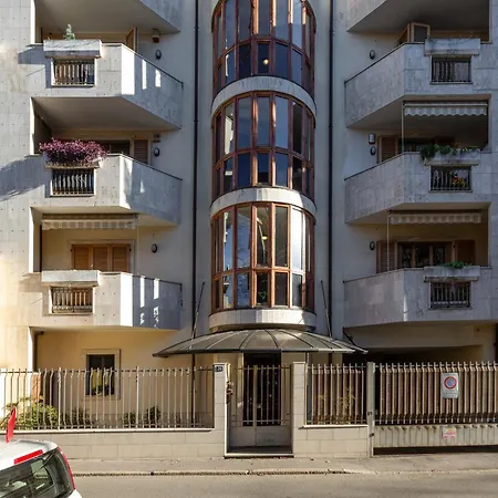 Διαμέρισμα Comfy Only 900m From Affori Fn Station! *