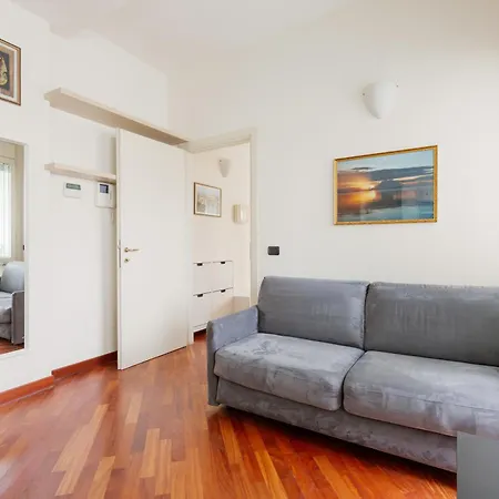 Bright & Comfy With Parking Milano