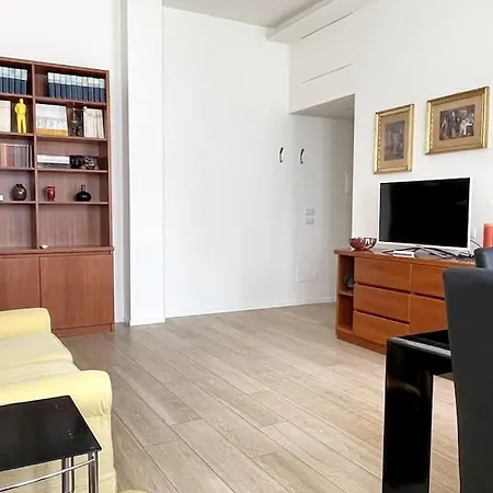 Charlotte House Center Milano