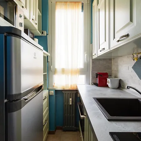아파트 Roomy With Balcony! *