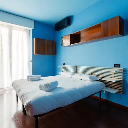 아파트 Roomy With Balcony! *