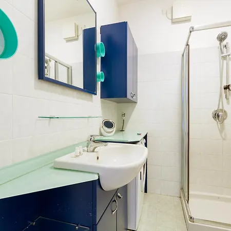 Apartament Zara Cozy With Balcony - 250m From M5 Istria