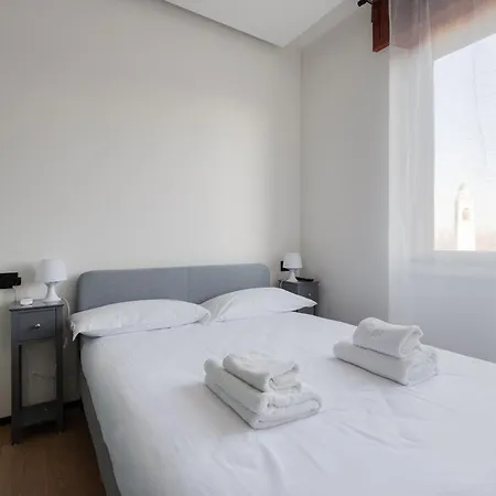 Guesthost - Renovated Apts * Milánó
