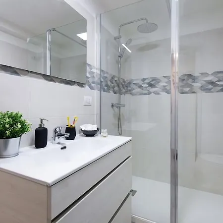 Three-suite With Free Netflix And Fast Wifi Apartment *