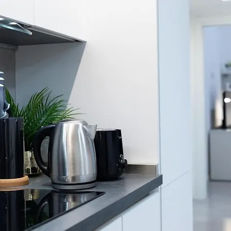 Three-suite With Free Netflix And Fast Wifi *