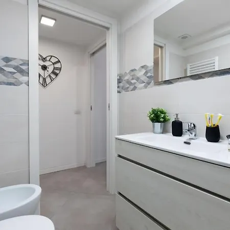 Three-suite With Free Netflix And Fast Wifi Apartment