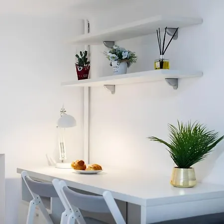 Three-suite With Free Netflix And Fast Wifi Apartment *