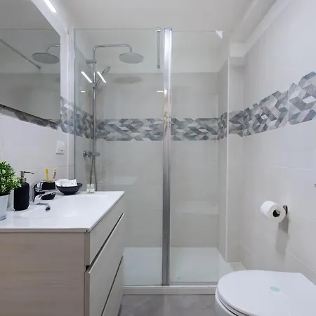 Three-suite With Free Netflix And Fast Wifi Apartment *