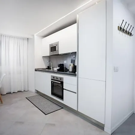 Three-suite With Free Netflix And Fast Wifi *