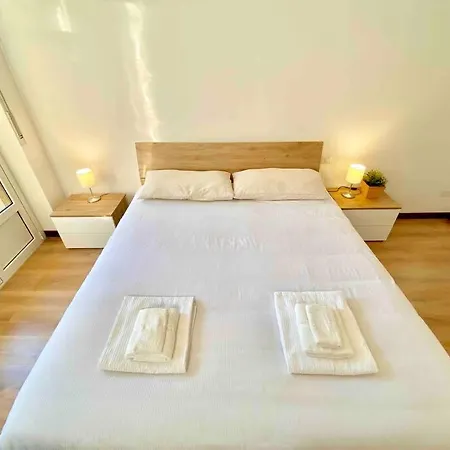 15 Minuti Dal Duomo + 8 Posti Letto מילאנו