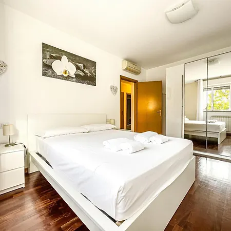 Apartment Splendido Quadrilocale Vicino Metro Istria