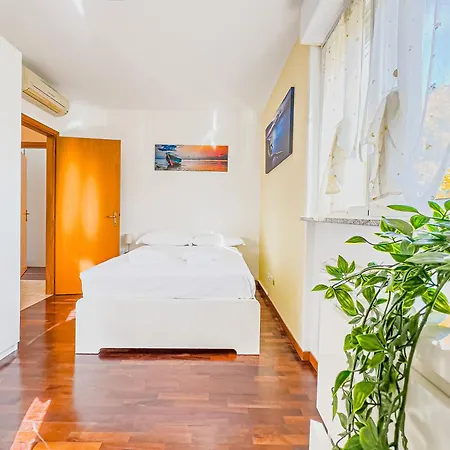 Apartment Splendido Quadrilocale Vicino Metro Istria