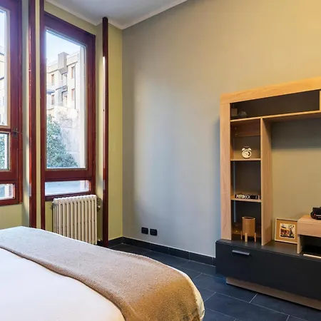 Flexyrent - Steps From Train Station Apartment *