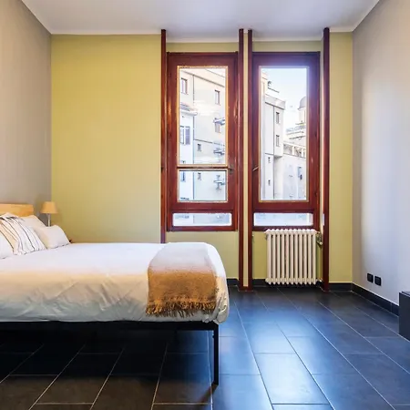 Flexyrent - Steps From Train Station Apartment