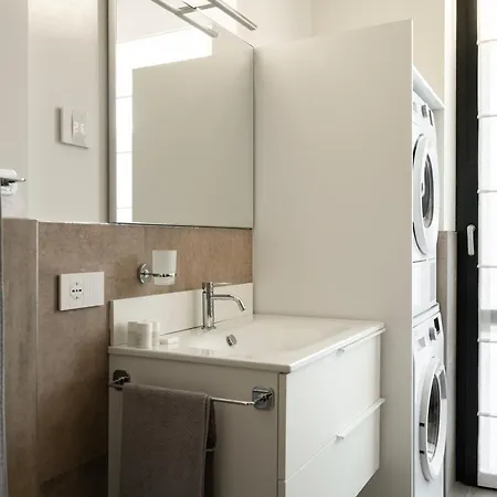 Santa Tecla Living Washington Building * Milano