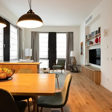 Santa Tecla Living Washington Building * Milano