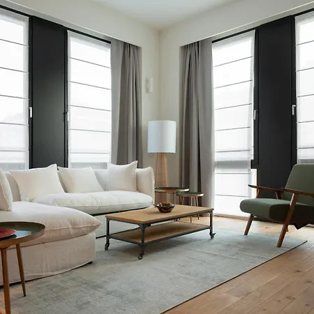Santa Tecla Living Washington Building * Milano