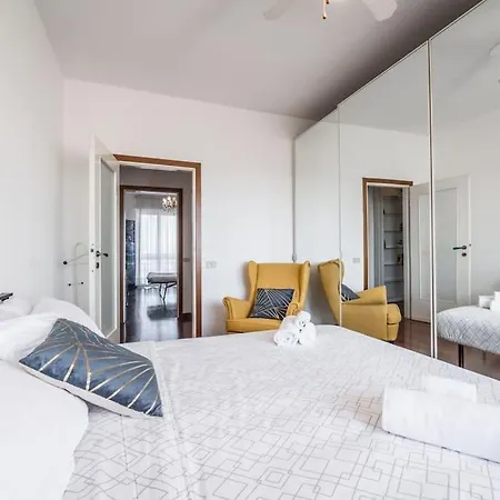 Appartement Navigli - 5 Minutes From The Metro Milaan