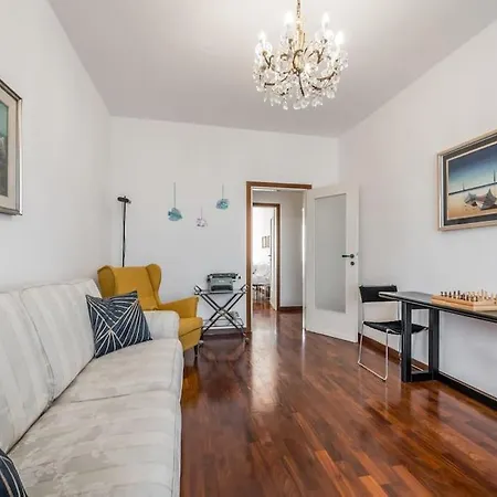 Navigli - 5 Minutes From The Metro Appartement