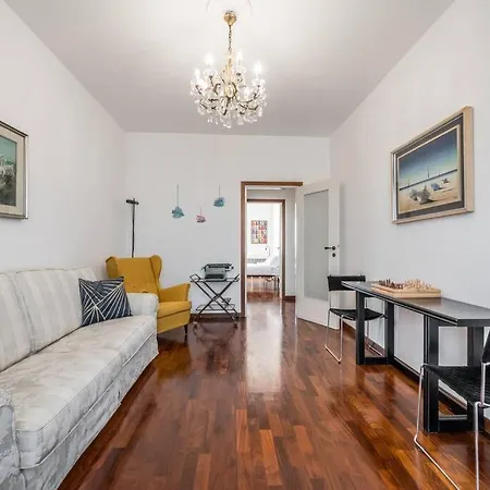 Navigli - 5 Minutes From The Metro Appartement