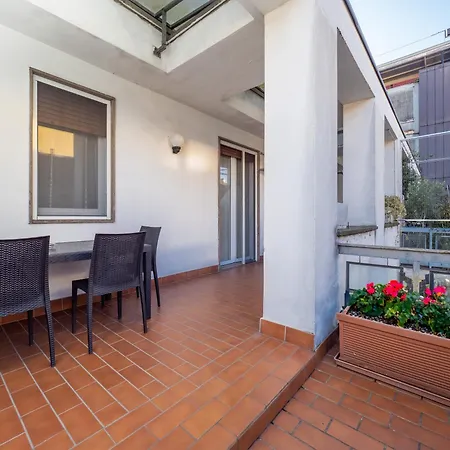 Flat In Center With Terrace, Near Garibaldi Fs Appartamento