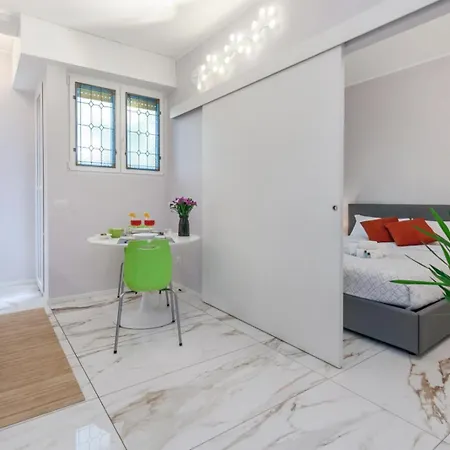 Butterfly Gate * Milánó