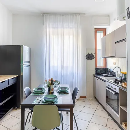 Citylife Apartment- Metro Access - 2 Bedrooms *