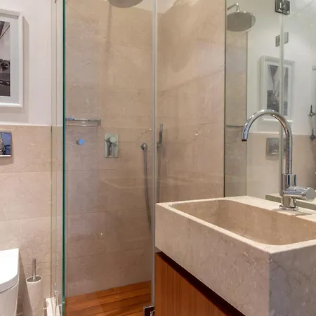 Apartment Porta Venezia- Design Apartment, 2-bedrooms, Netflix, Wifi Milan