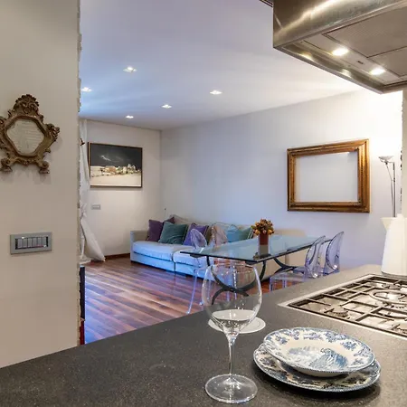 Apartment Porta Venezia- Design Apartment, 2-bedrooms, Netflix, Wifi *