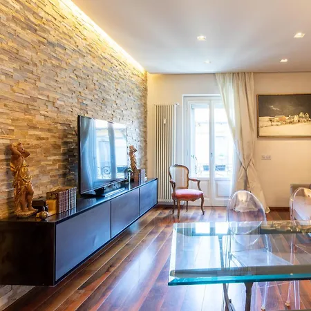 Porta Venezia- Design Apartment, 2-bedrooms, Netflix, Wifi *