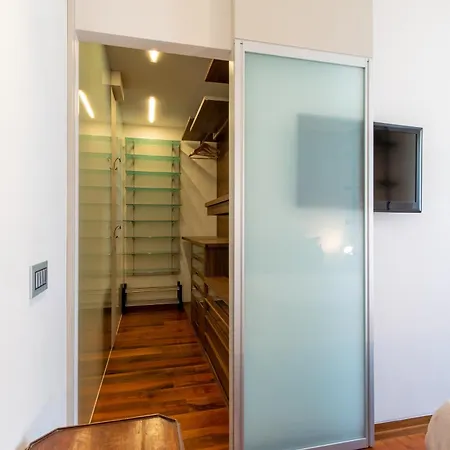 Apartment Porta Venezia- Design Apartment, 2-bedrooms, Netflix, Wifi Milan