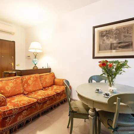 A Due Passi Dal Duomo Milán