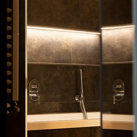 Wolvesdensuite Con Terrazzi E Garage Gratuito Apartment *