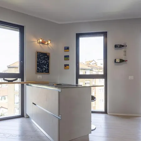 Wolvesdensuite Con Terrazzi E Garage Gratuito Apartment