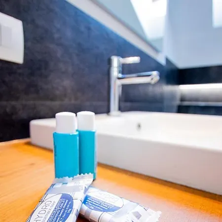 Apartment Wolvesdensuite Con Terrazzi E Garage Gratuito Milan
