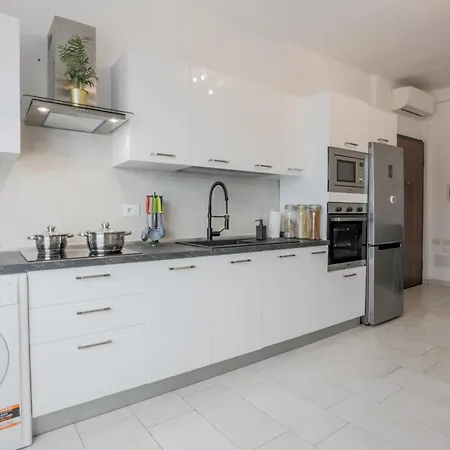 Corso Como-bosco Verticale Con Balcone Appartement