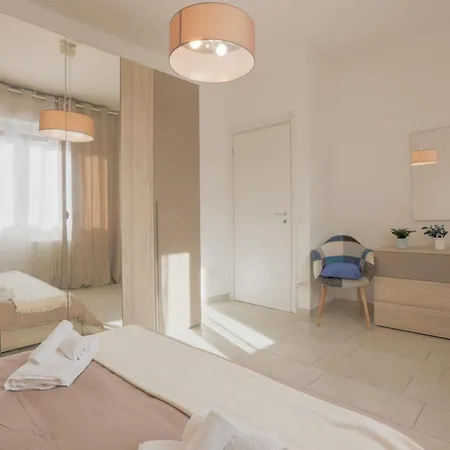 Corso Como-bosco Verticale Con Balcone