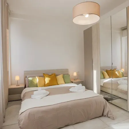 Appartement Corso Como-bosco Verticale Con Balcone *