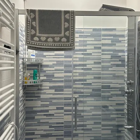 Gigli, Con Cucina In Comune E Terrazza Mailand