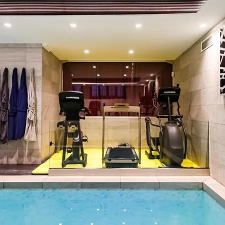 Апартаменты N18 Luxury Boutique With A Private Pool & Spa Милан